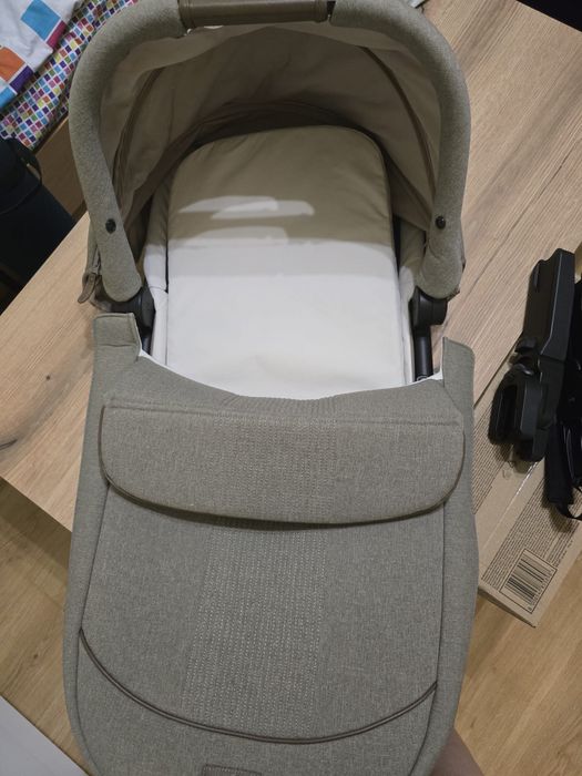 Кош за новородено ramble™ XL signature и Столче за кола i-Snug™ 2