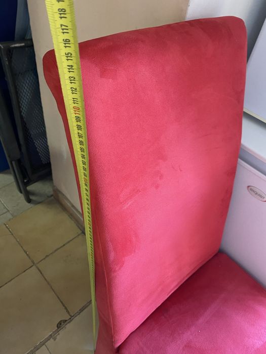 Продавам четери трапезни стола