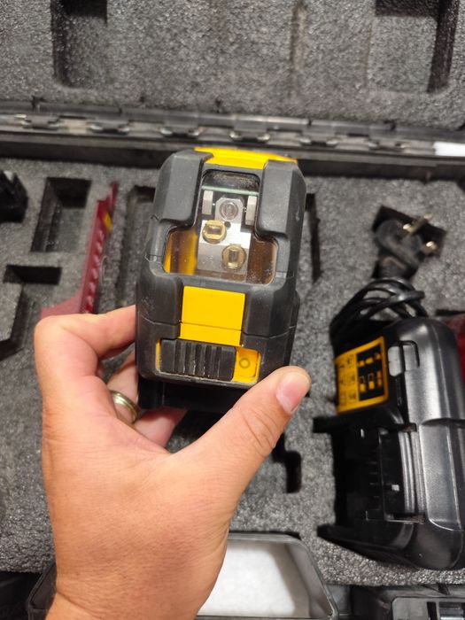 Лазерен нивелир Девалт DeWALT DCE088R 100% оригинал