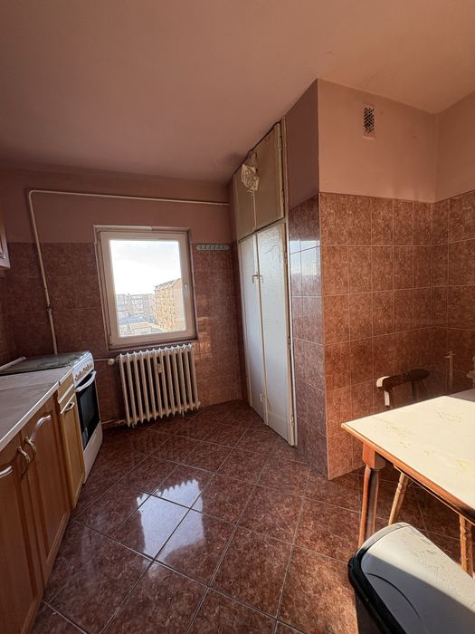 Apartament 3 camere , decomandat ,zona Confectii