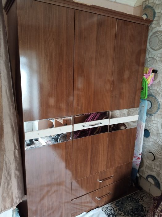 Диван уголок сотилади