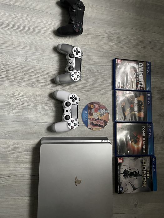 Vand ps4 slim 500gb 3 manete si jocuri