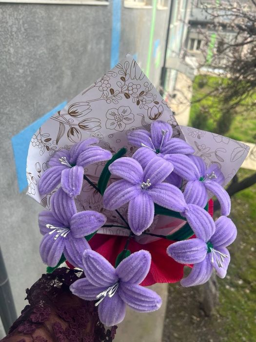 Momiq gul qoʻldan yasalgan, suliymaydigan buketlar.