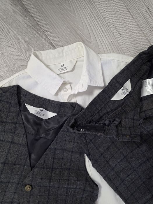Costum H&M mar.116(5-6ani)
Aruncați o privire și la celelalte anunturi.