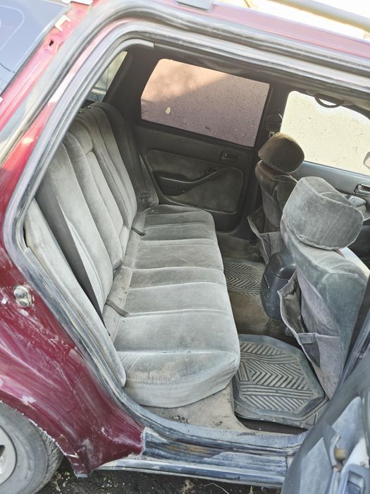 Срочно  Продам Toyota Scepter.