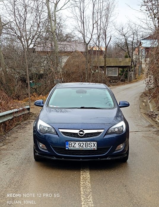 Opel Astra J,  2012