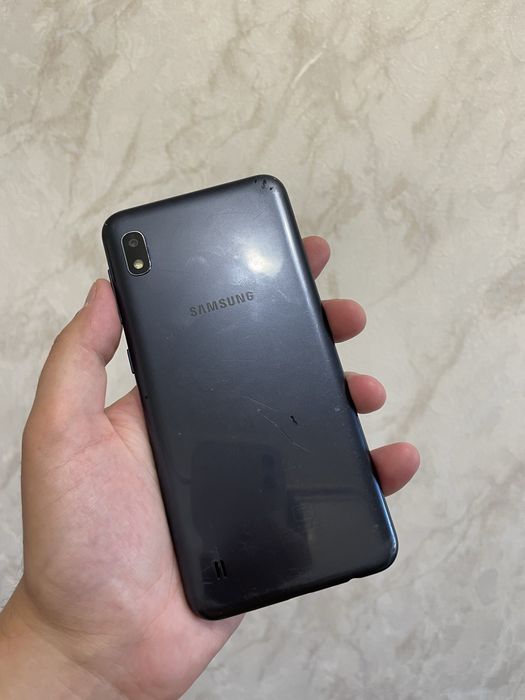 Продам Samsung A10.