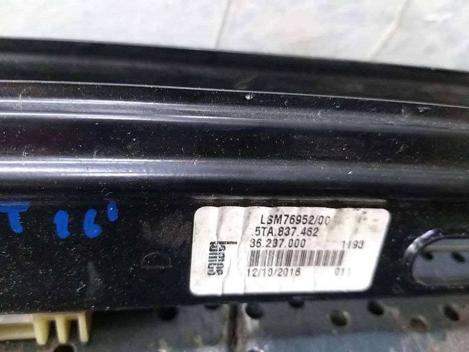 Macara geam dreapta fata vw touran 3 5ta837462