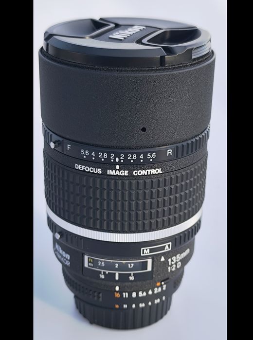 Nikon 135mm f/2D AF DC NIKKOR