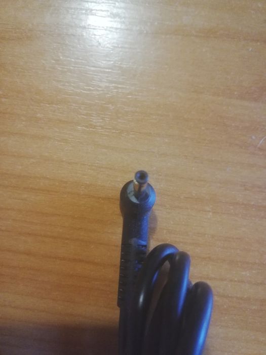 Încărcător laptop 19v 2,37amp mufă subțire