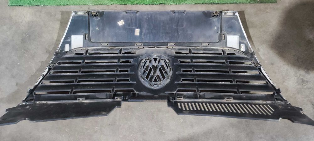 Grila centrala bara fata volkswagen vw passat B6 break an 2008