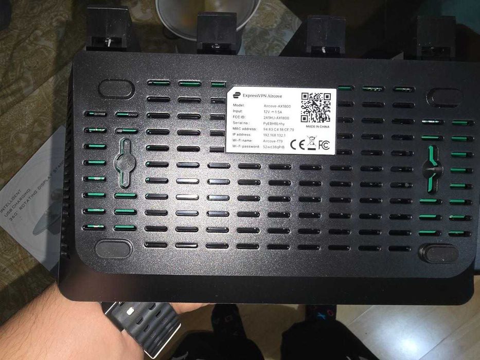ExpressVPN Aircove ax1800 Wi-Fi 6 VPN Router / Рутер с вграден VPN