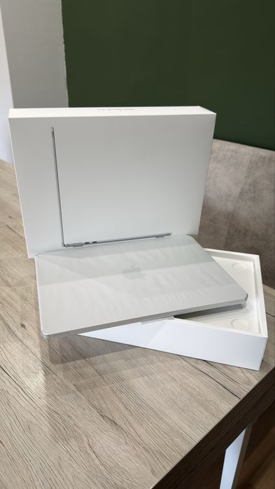 MacBook Air 13” M4 / 16GB RAM / 512GB SSD