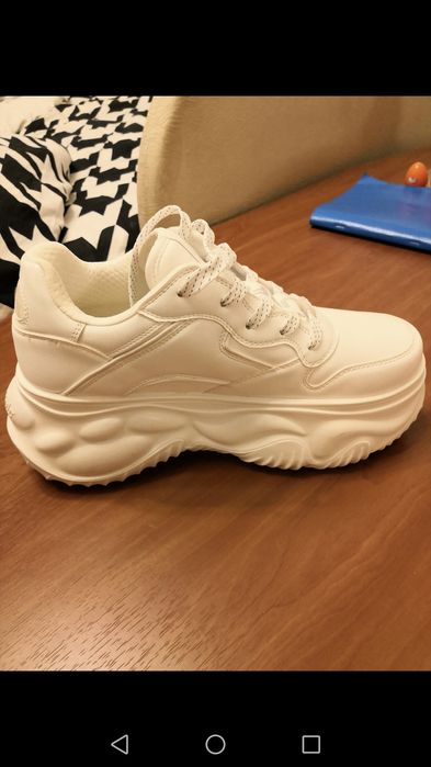 Кросовки женские