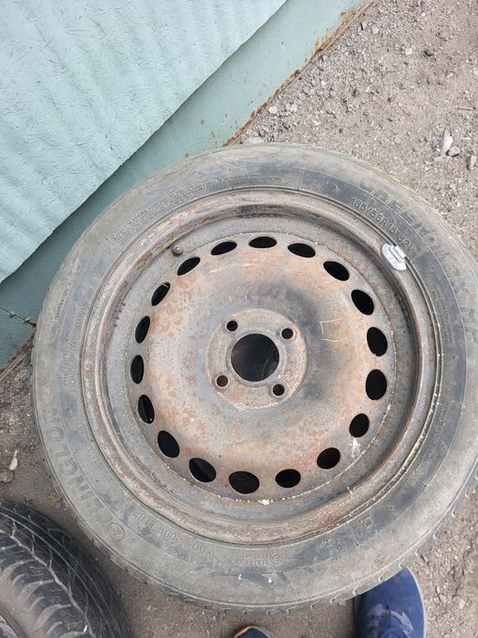 Продаю диска с шинами на 15