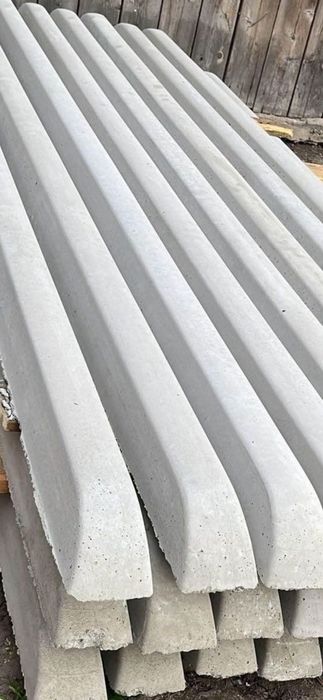 Stâlpi beton / spalieri vie /  gard