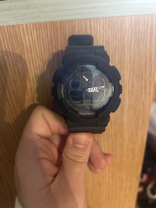 Ceas g-shock.