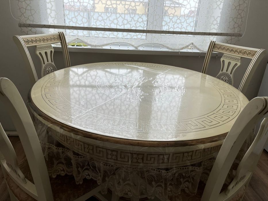 Кухонный стол...