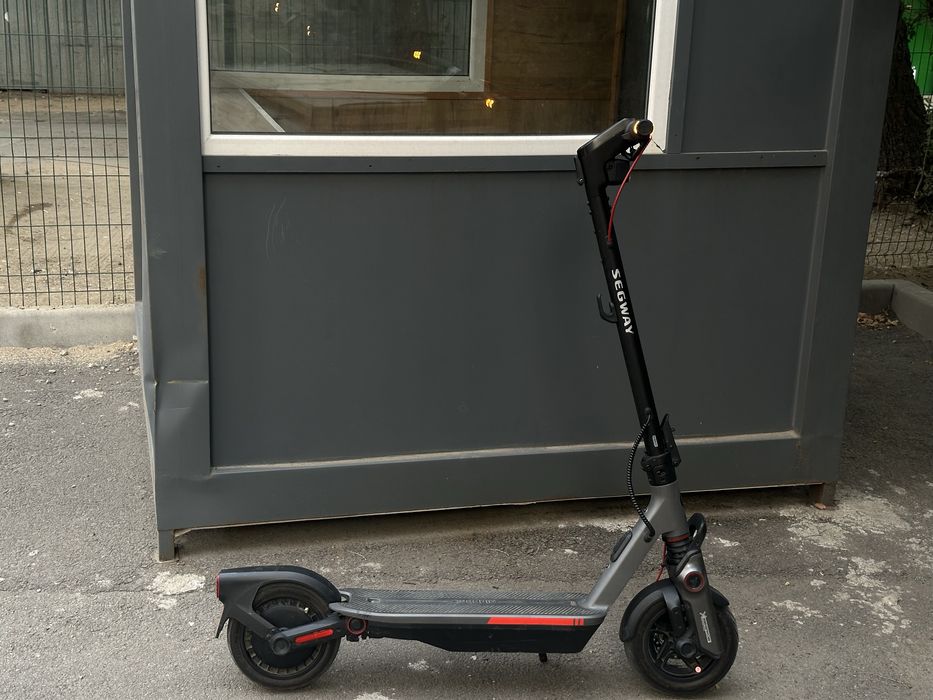 Продам Ninebot f3