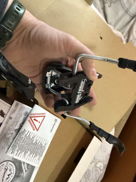 Лыжи новые с креплениями  Salomon