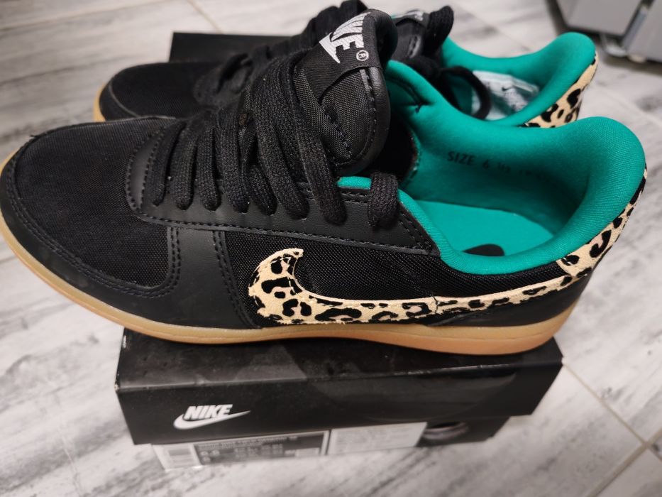 Маратонки Nike 37.5