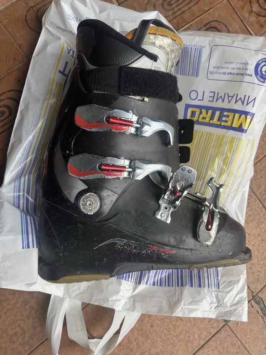 Atomic-ски и автомати и обувки подарък