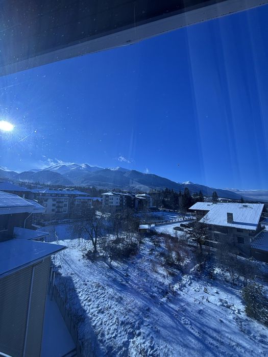 Просторен тристаен на метри от лифта