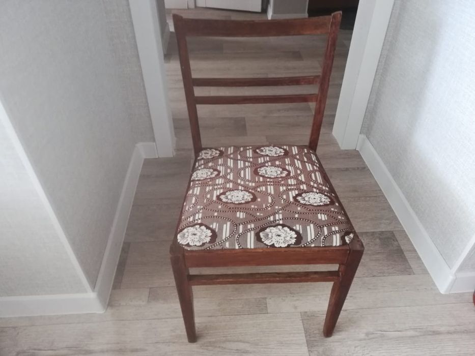 Продам стулья деревянные в хорошем состоянии