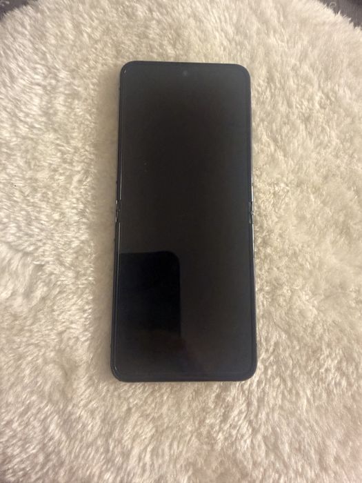 Samsung Galaxy Z Flip5 512GB Graphite – Impecabil, ca nou, cutie + accesorii