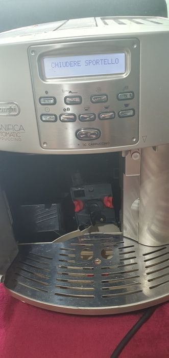 Vând espressor delonghi