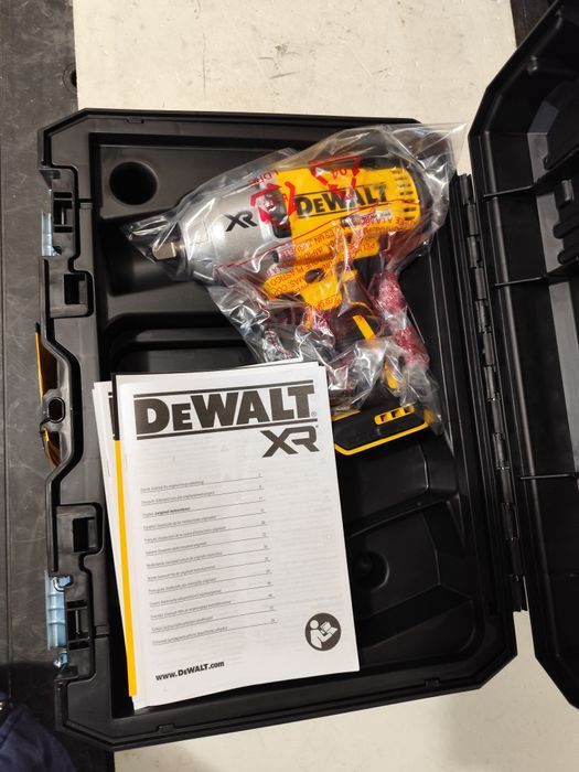Топ модел акумулаторен Гайковерт Девалт DeWALT 18V