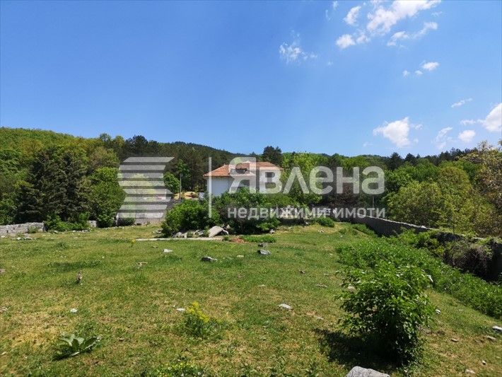 Продава се Къща в с. Владая, Област София-град - 520 кв.м за 766 €/кв.м - Снимка #1