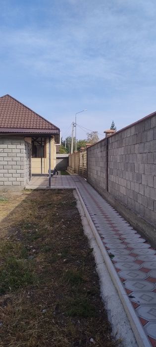 Продается недавно построенный дом в центре города