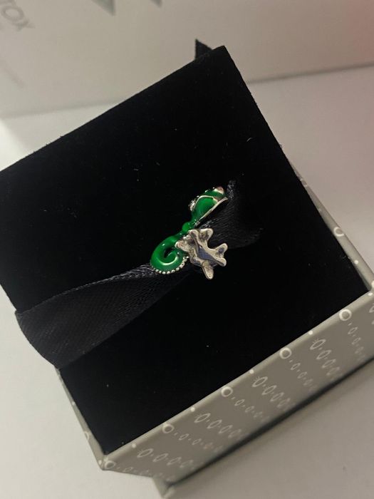 Talisman Disney Tangled Pascal care își schimbă culoarea