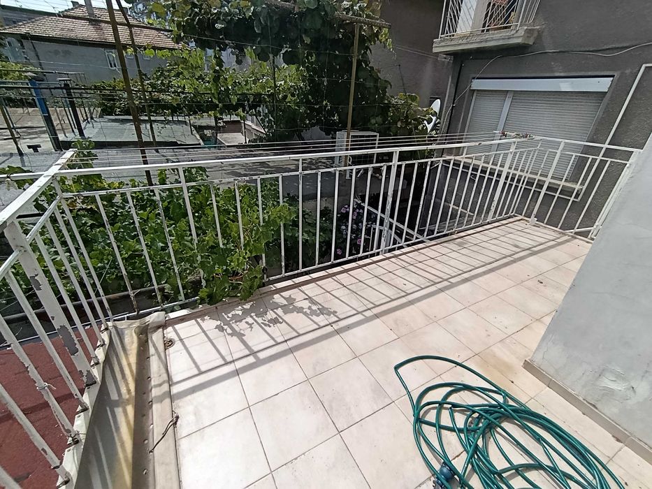 Дава се под наем Тристаен апартамент в Варна, Базар Левски - 70 кв.м за 510 € - Снимка #3