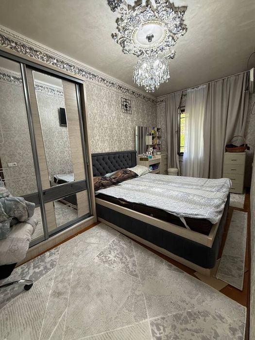 Юнусабад 4 квартал продаётся 4 комнатная 2этаж