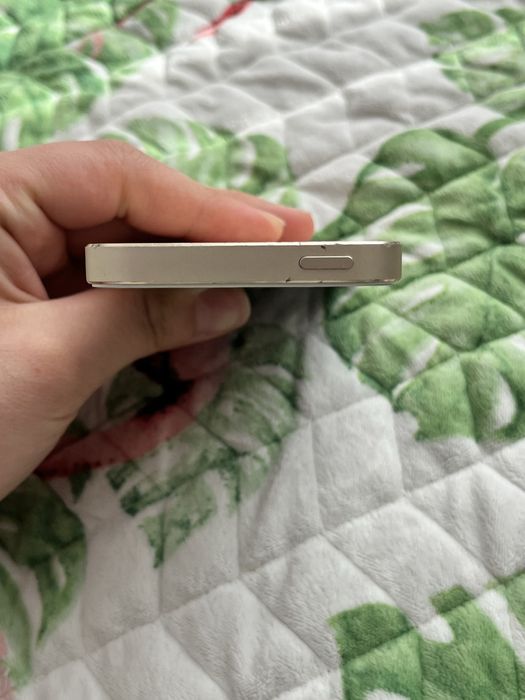 Продам айфон 5s.
