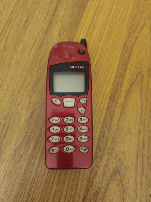 Legendarul Nokia 5110 (baterie defecta) + husa