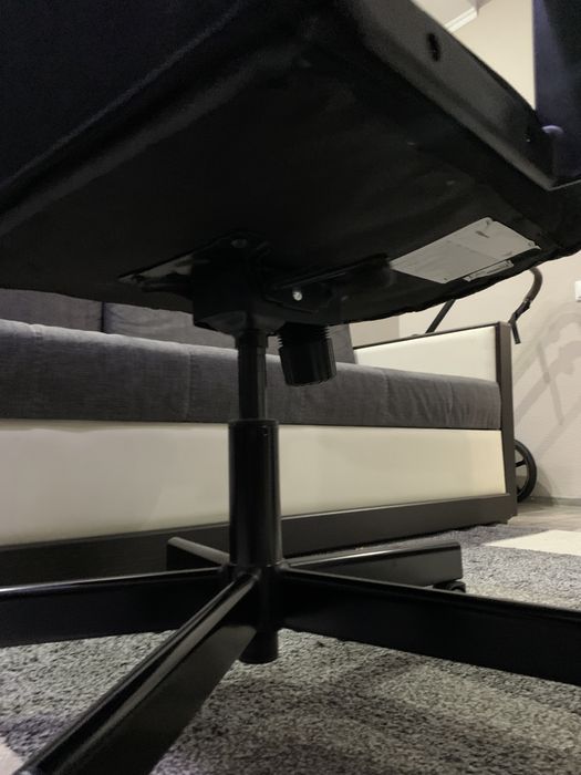 Кожанное кресло