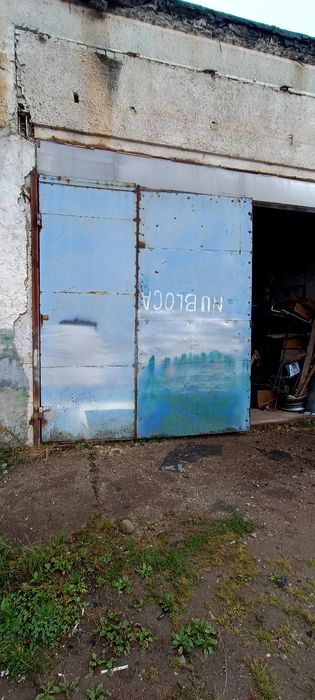 Uși metalice pentru garaj sau hală industrială