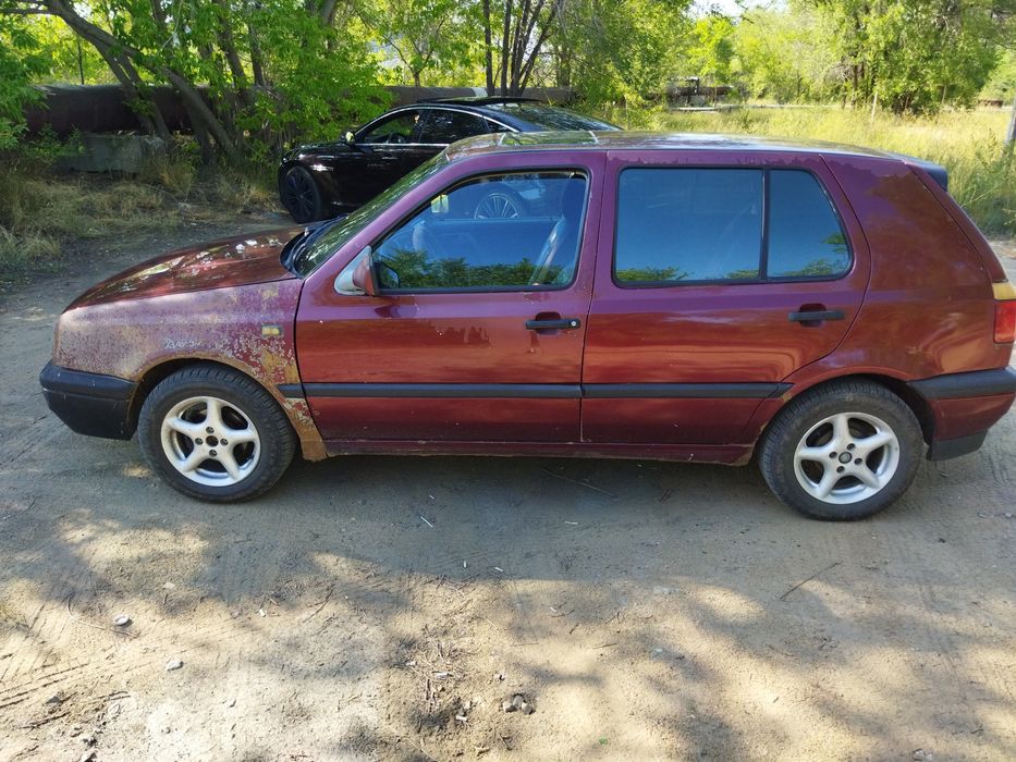 Продам Гольф 3,1.8 моник