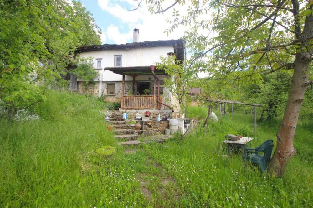 Къща с барбекю в с. Съботковци