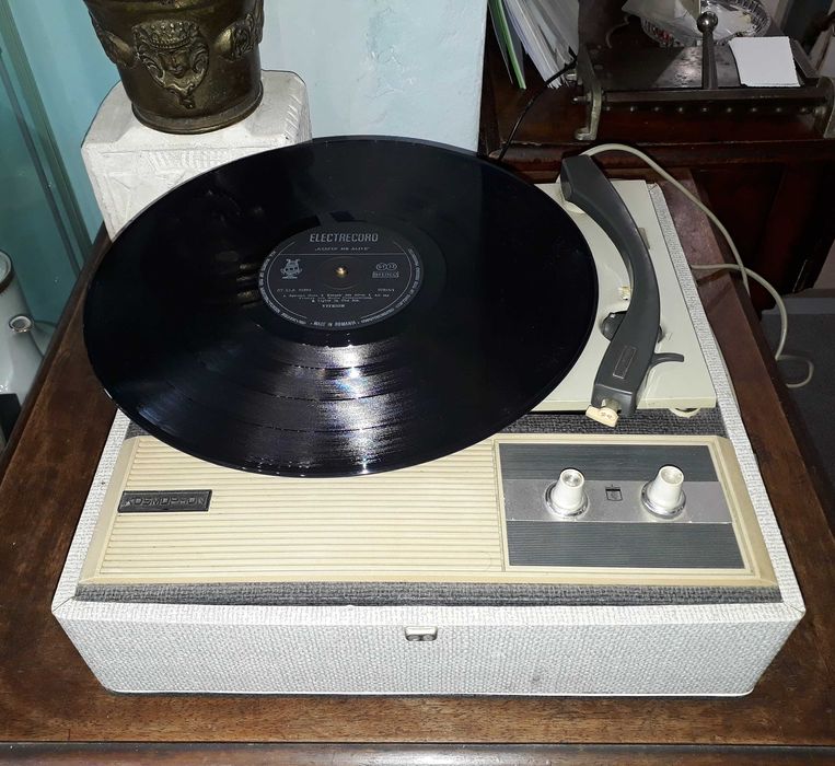 Picup defect Kosmophon boxa încorporată