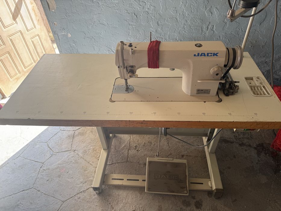Продаю швеиную машинку жак