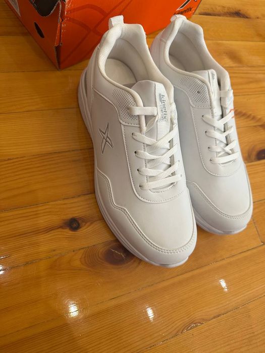 Акция, продается кроссовка