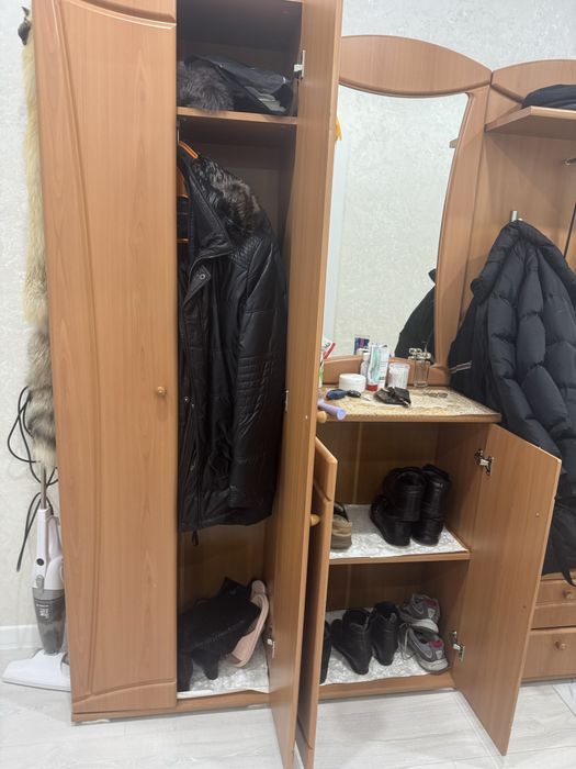 Продам шкаф в прихожую