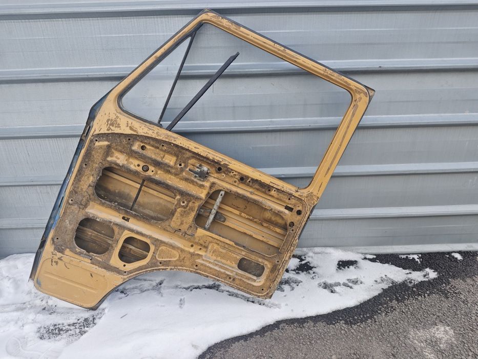 Продам дверь на Ман 8-150,. Фольксваген LT