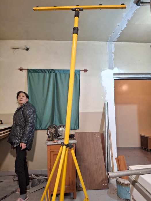 Стойка для  прожекторов универсальная