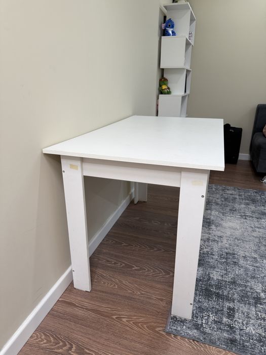 Стол для кухни белый