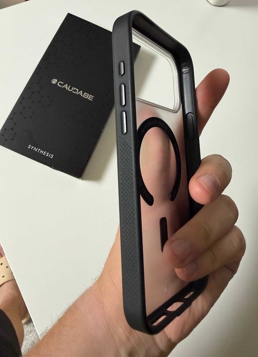 Husa premium Caudabe Synthesis Frost pentru Apple iPhone 17 Pro Max